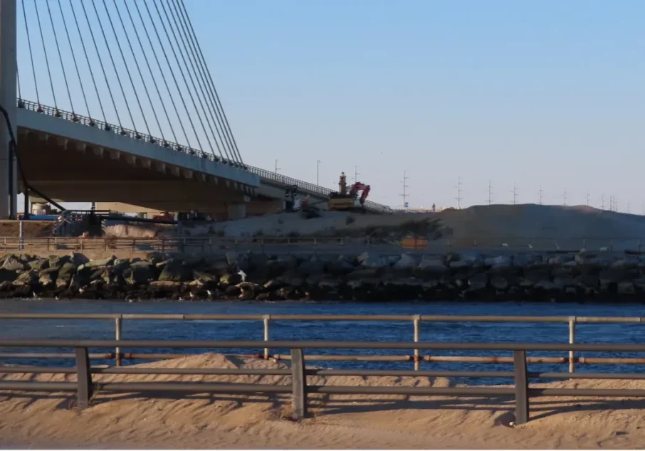 DNREC contracted an emergency dredge to place nearly 500,000 cubic yards of sand near the Indian River Inlet to prevent another breach while a long-term solution is sought. | SPOTLIGHT DELAWARE PHOTO BY MIKE SMITH